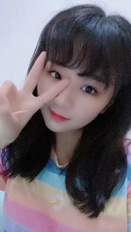 身材娇小的依依